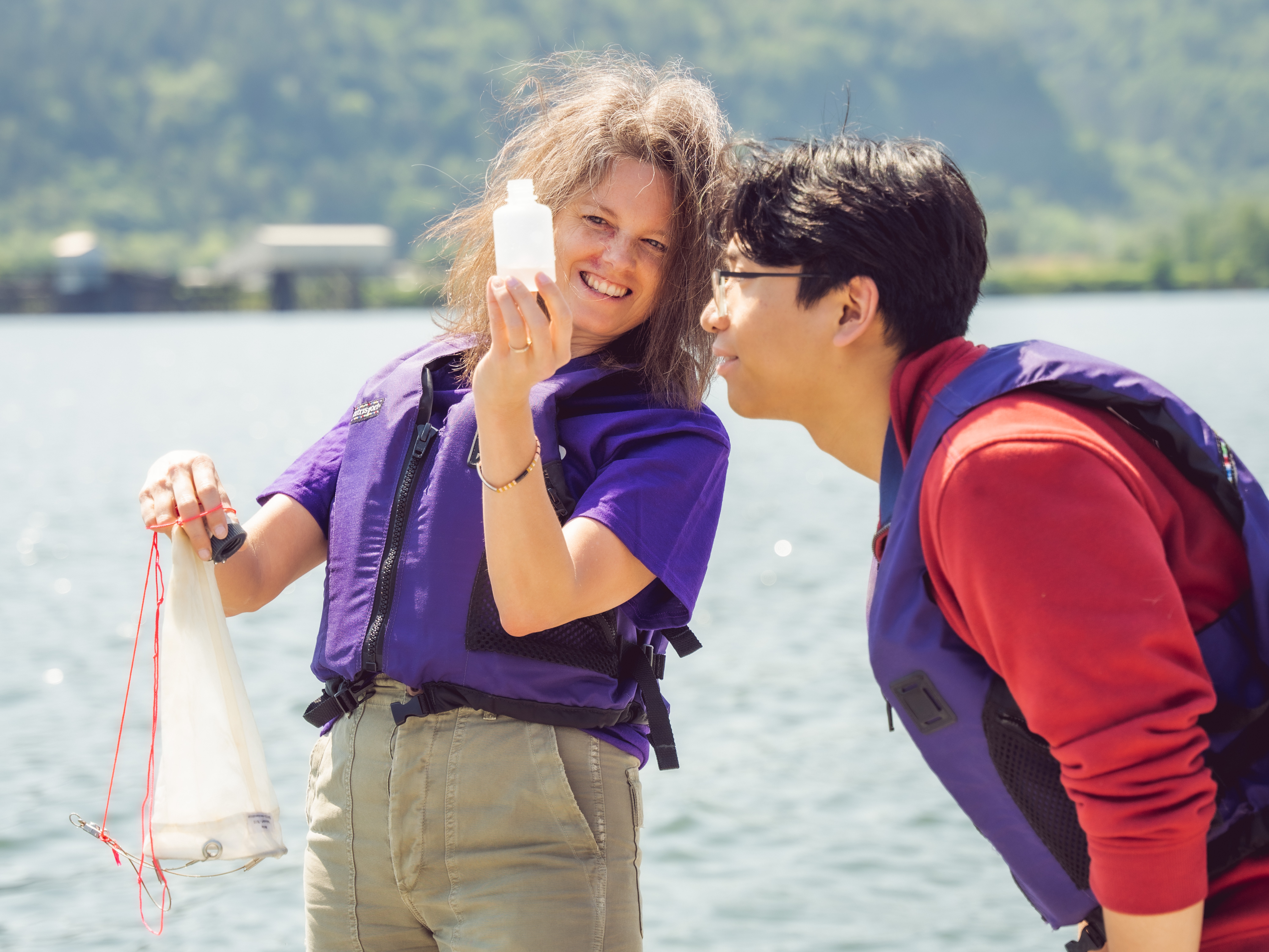 students looking at algae blooms