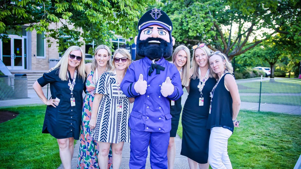 A group of alumni with Wally Pilot the mascot