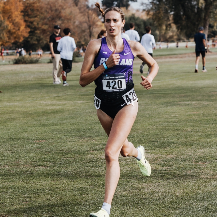 Laura Pellicoro mid-stride during a cross country race.