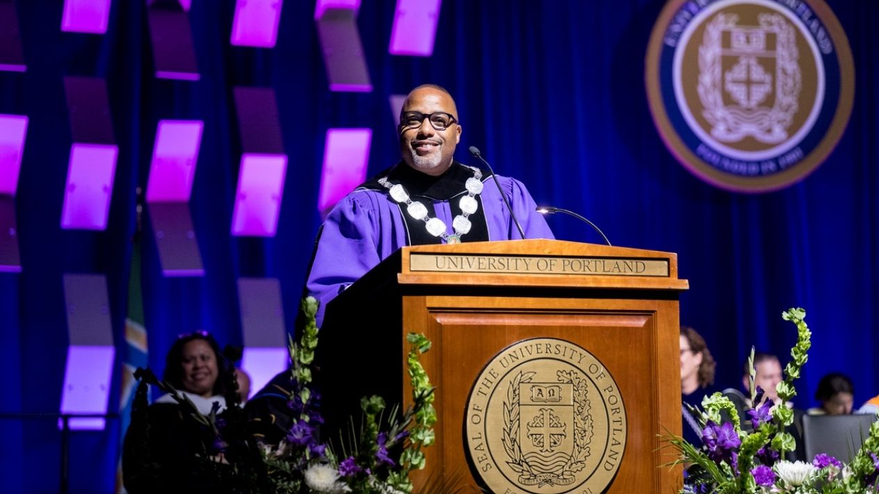 Dr. Kelly delivering his inaugural address