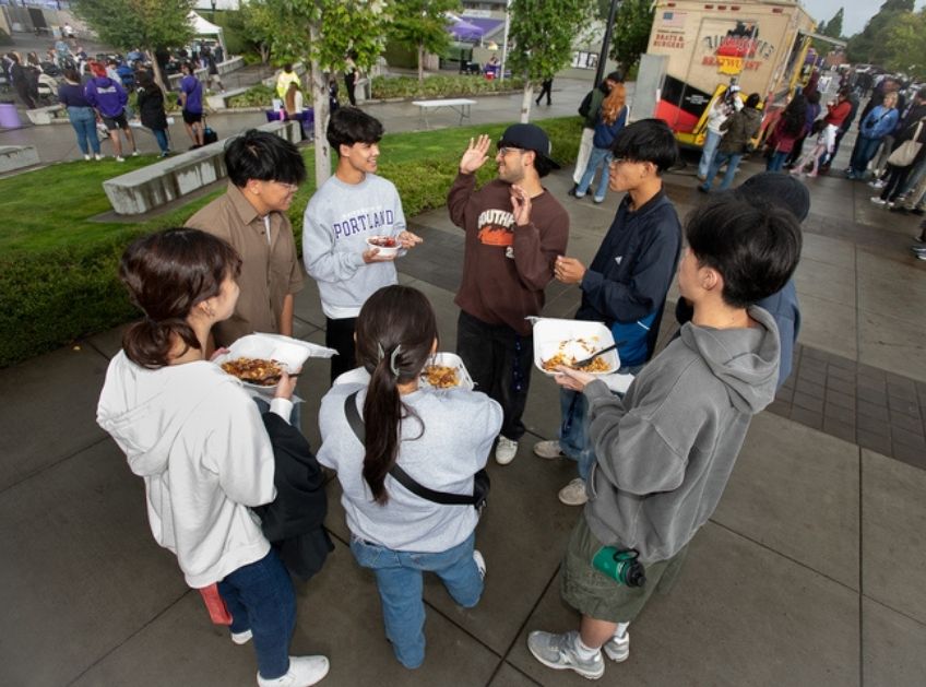 Students at food trucks on campus