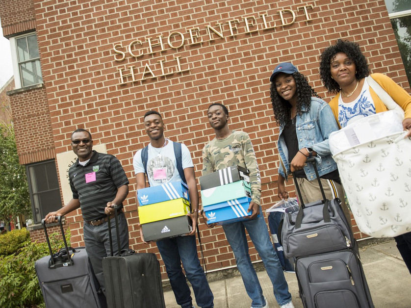 Students on move-in day outside Schoenfeldt hall